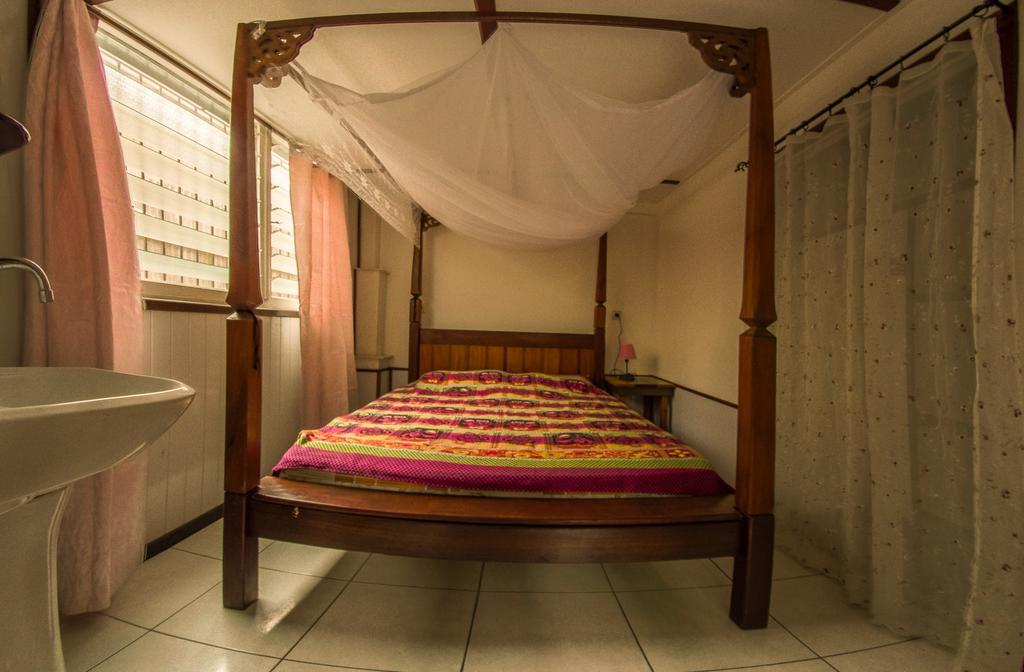 Guesthouse Un Pied-A-Terre Paramaribo Bagian luar foto