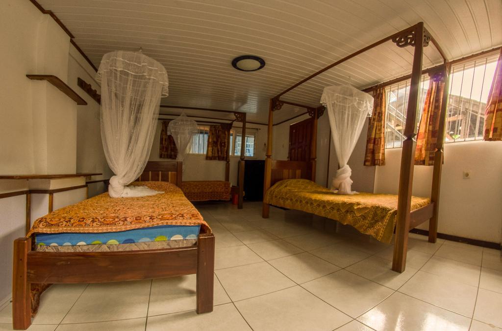 Guesthouse Un Pied-A-Terre Paramaribo Bagian luar foto