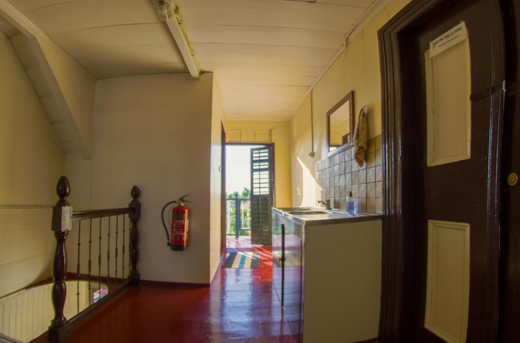Guesthouse Un Pied-A-Terre Paramaribo Bagian luar foto
